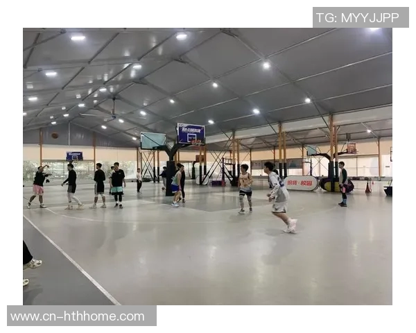 弗拉格分享与兄长共聚时光感受篮球带来的快乐与团结